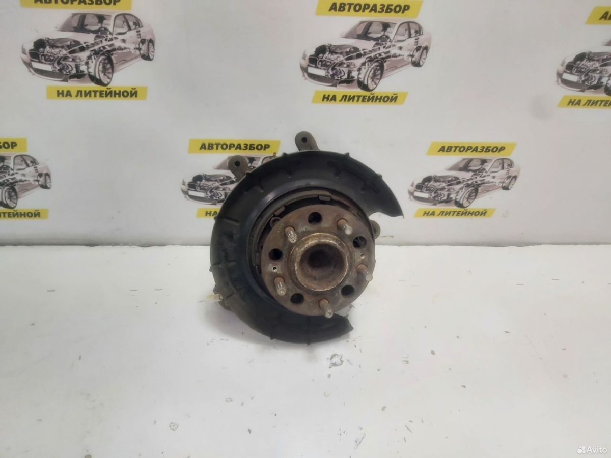 Кулак задний левый Hyundai IX35 2 w
