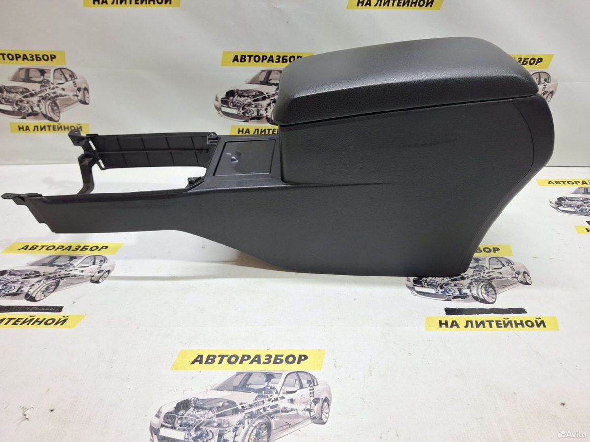 Консоль центральная подлокотник Toyota Camry V50