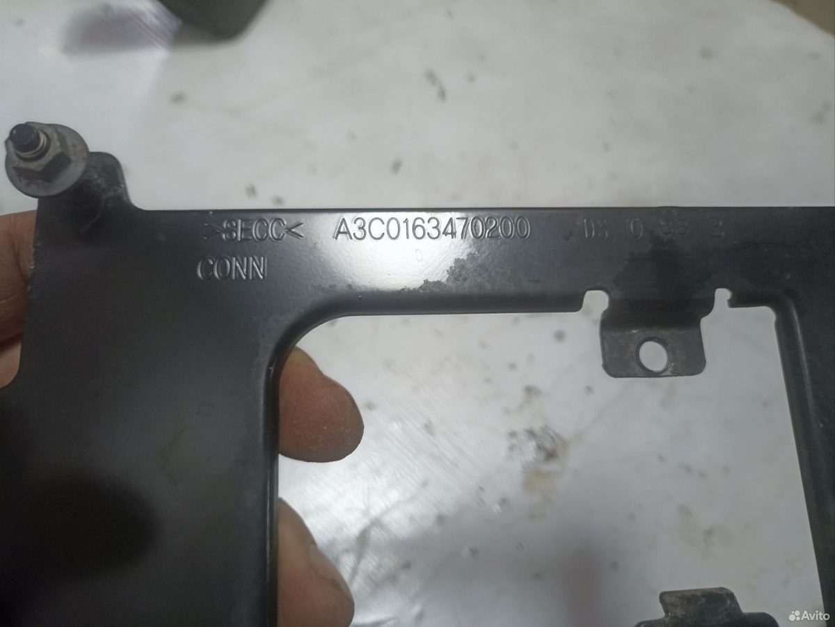 Кронштейн эбу двигателя Kia K5 DL3 — фото 4