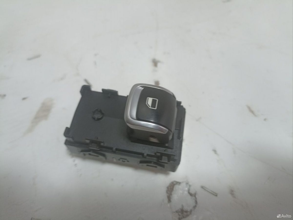 Кнопка стеклоподъемника задняя Kia K5 DL3