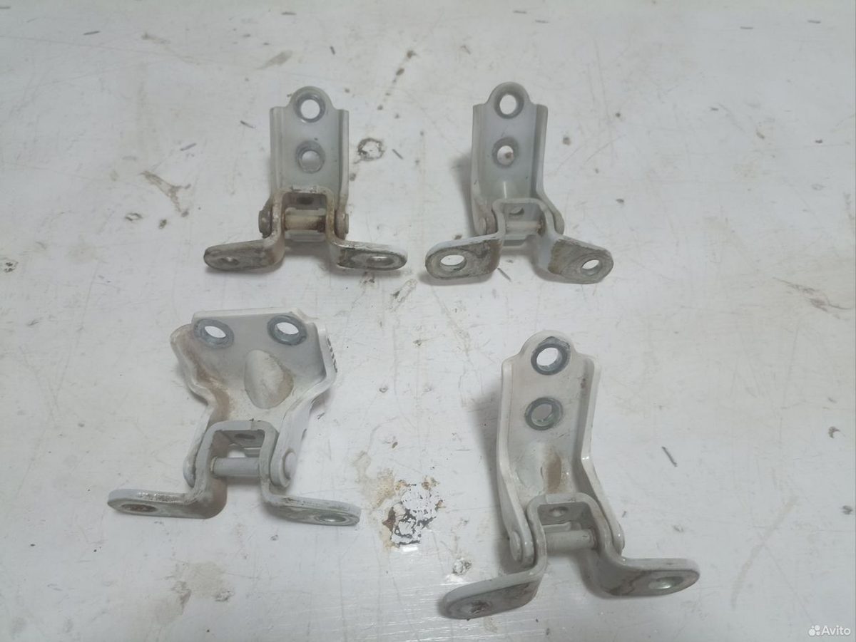 Петля двери левая Kia K5 DL3