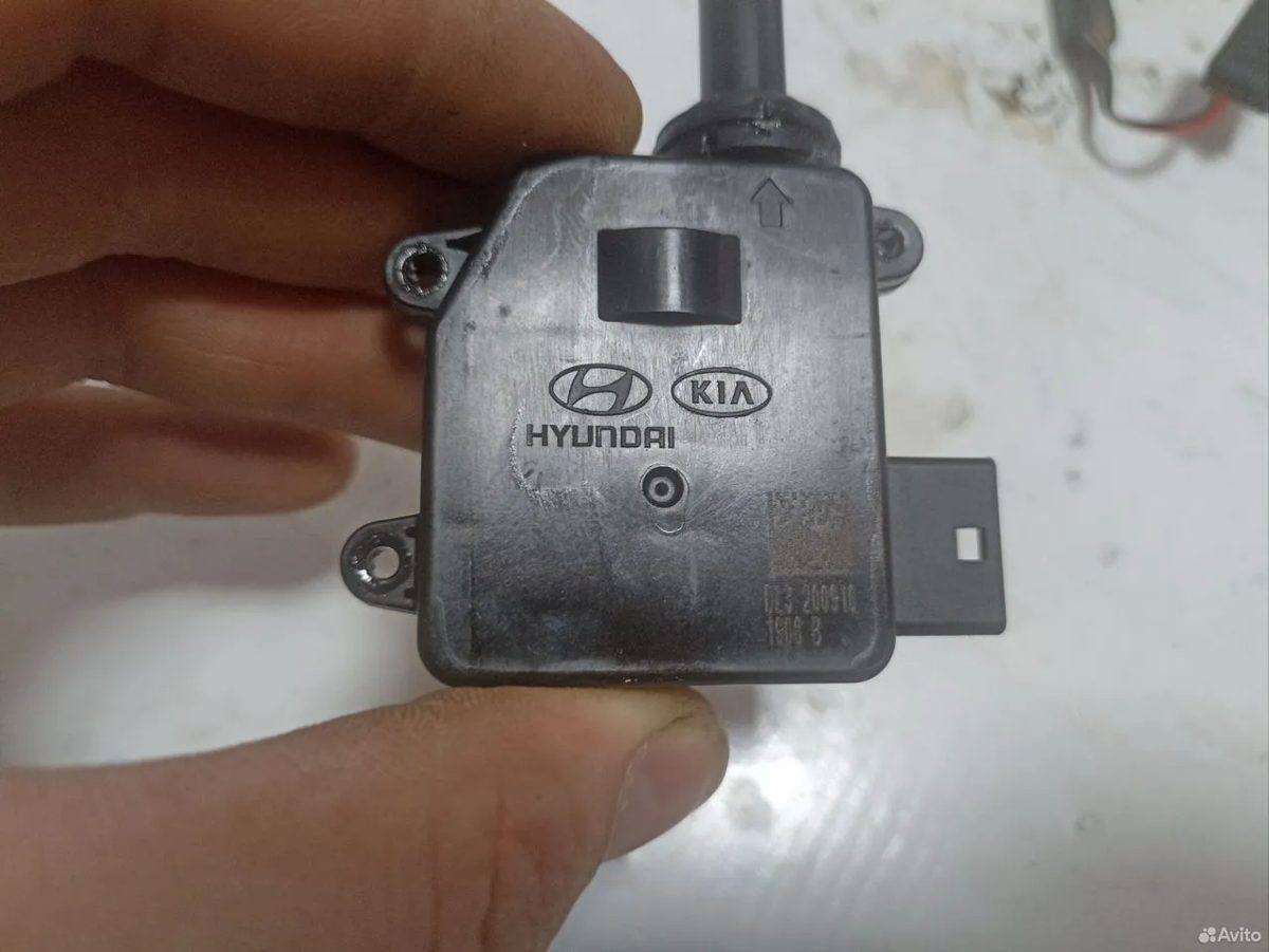 Активатор лючка бака Kia K5 DL3 — фото 2