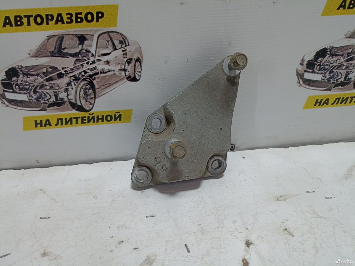Кронштейн привода правый Haval Jolion