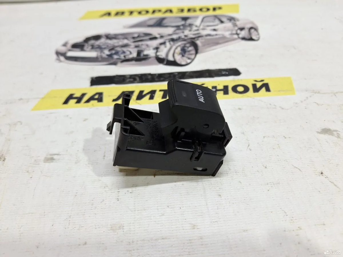 Кнопка стеклоподъёмника Toyota Camry XV50