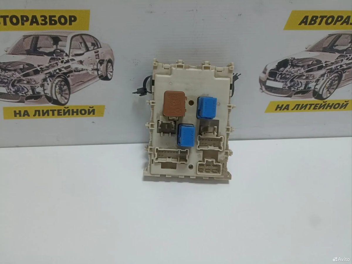Блок предохранителей салона Nissan Primera P12