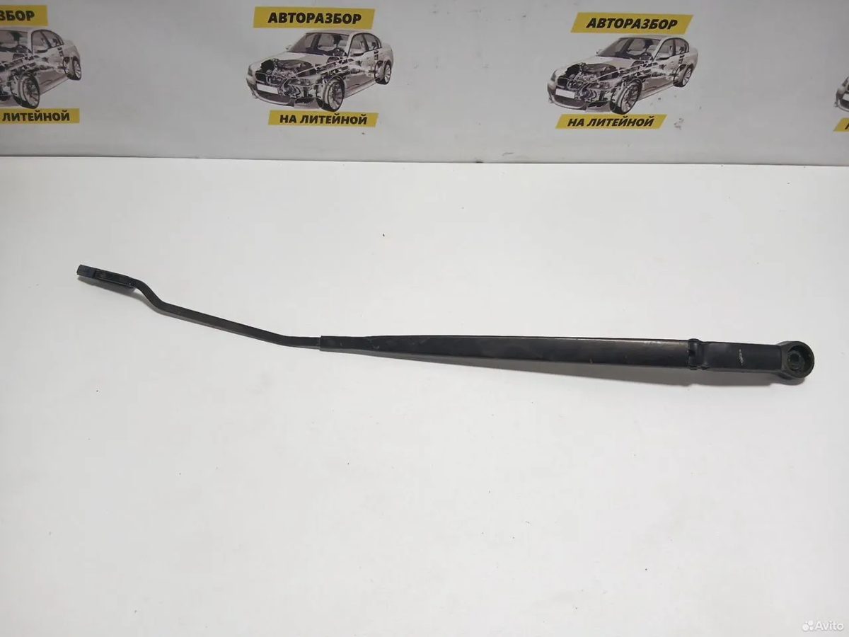 Поводок дворника правый Nissan Primera P12