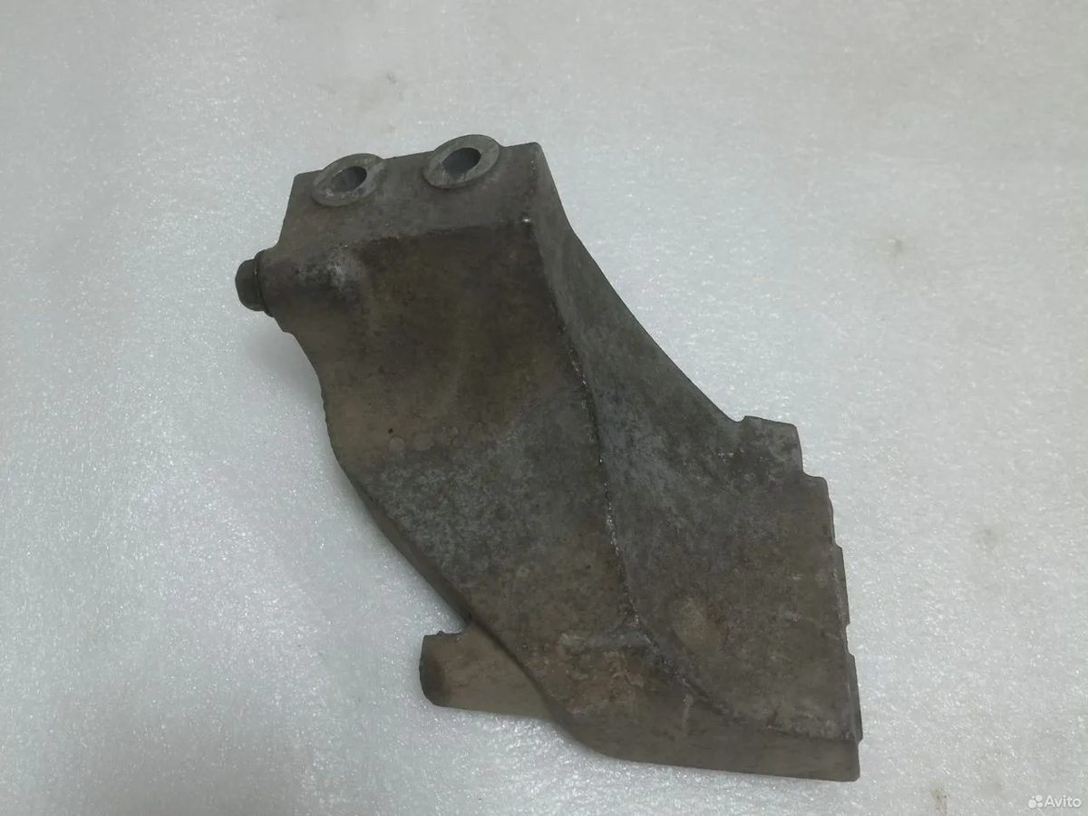 Кронштейн коллектора впуск Nissan Primera P12