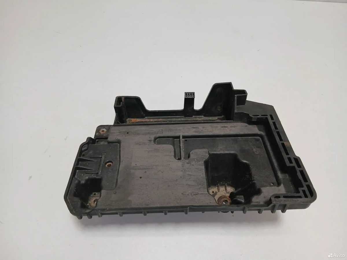 Кронштейн аккумулятора Kia K5 DL3 2020
