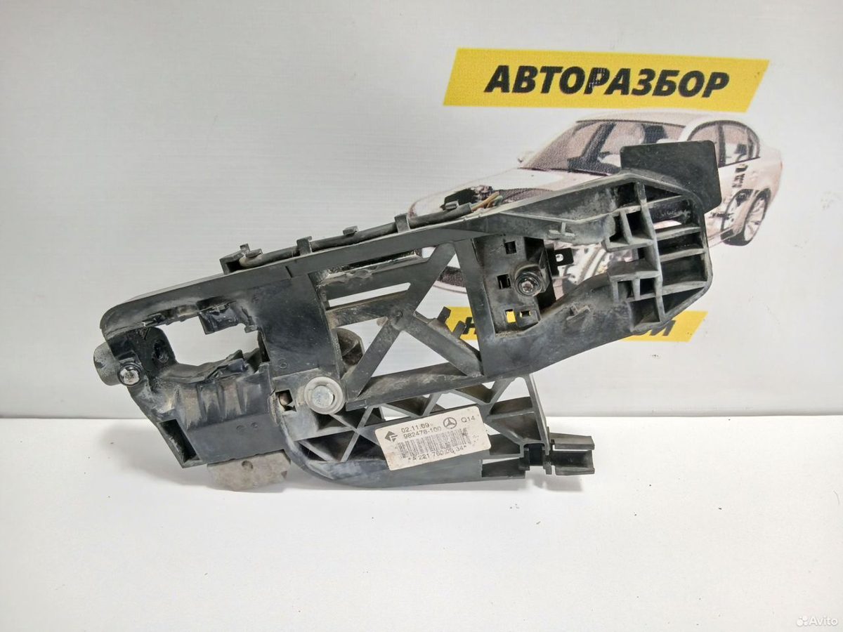 Кронштейн ручки задний правый Mercedes-Benz W221
