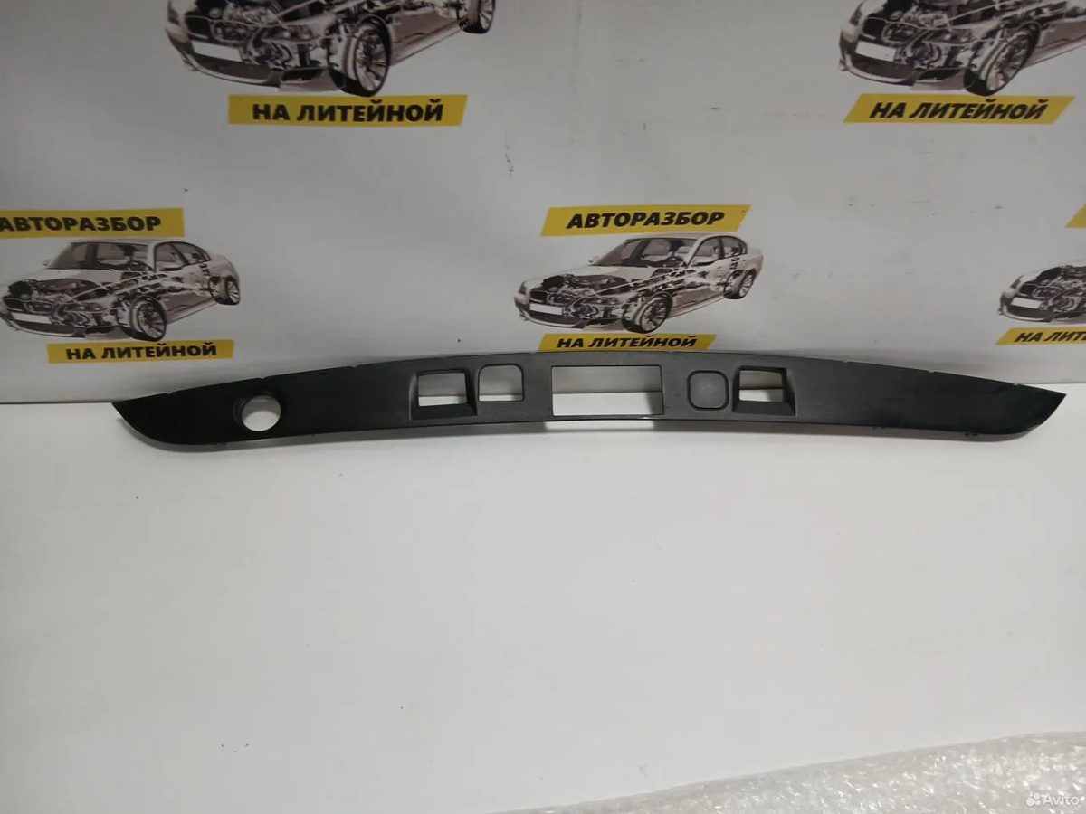 Накладка крышки багажника Mercedes-Benz W221