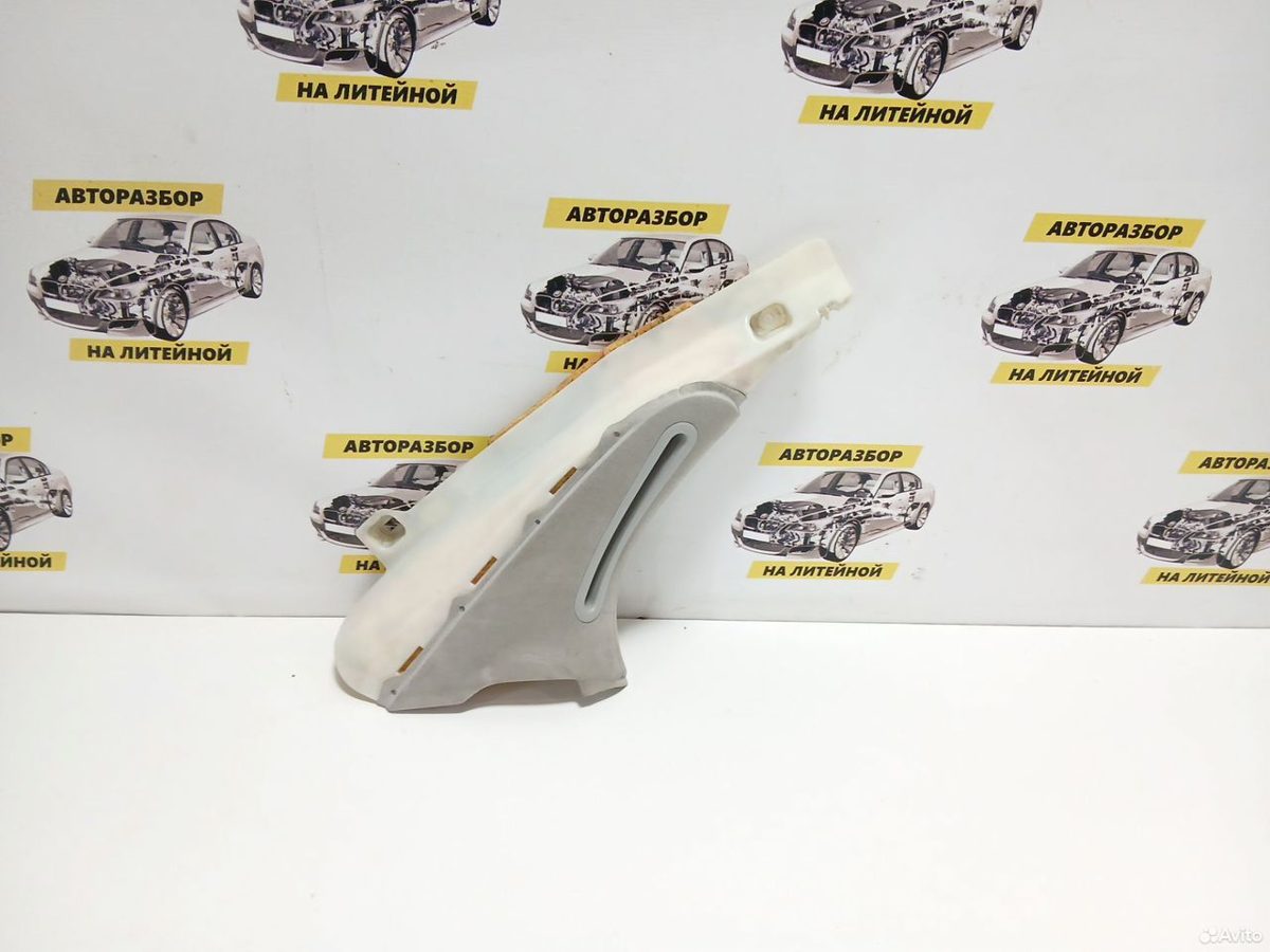 Обшивка ремня задняя левая Mercedes-Benz W221