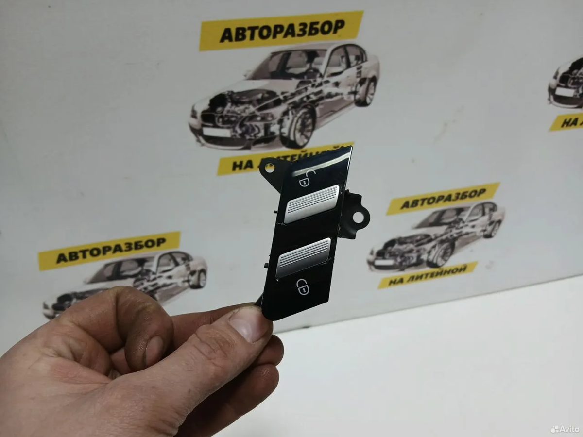 Кнопка центрального замка правая Mercedes- W221