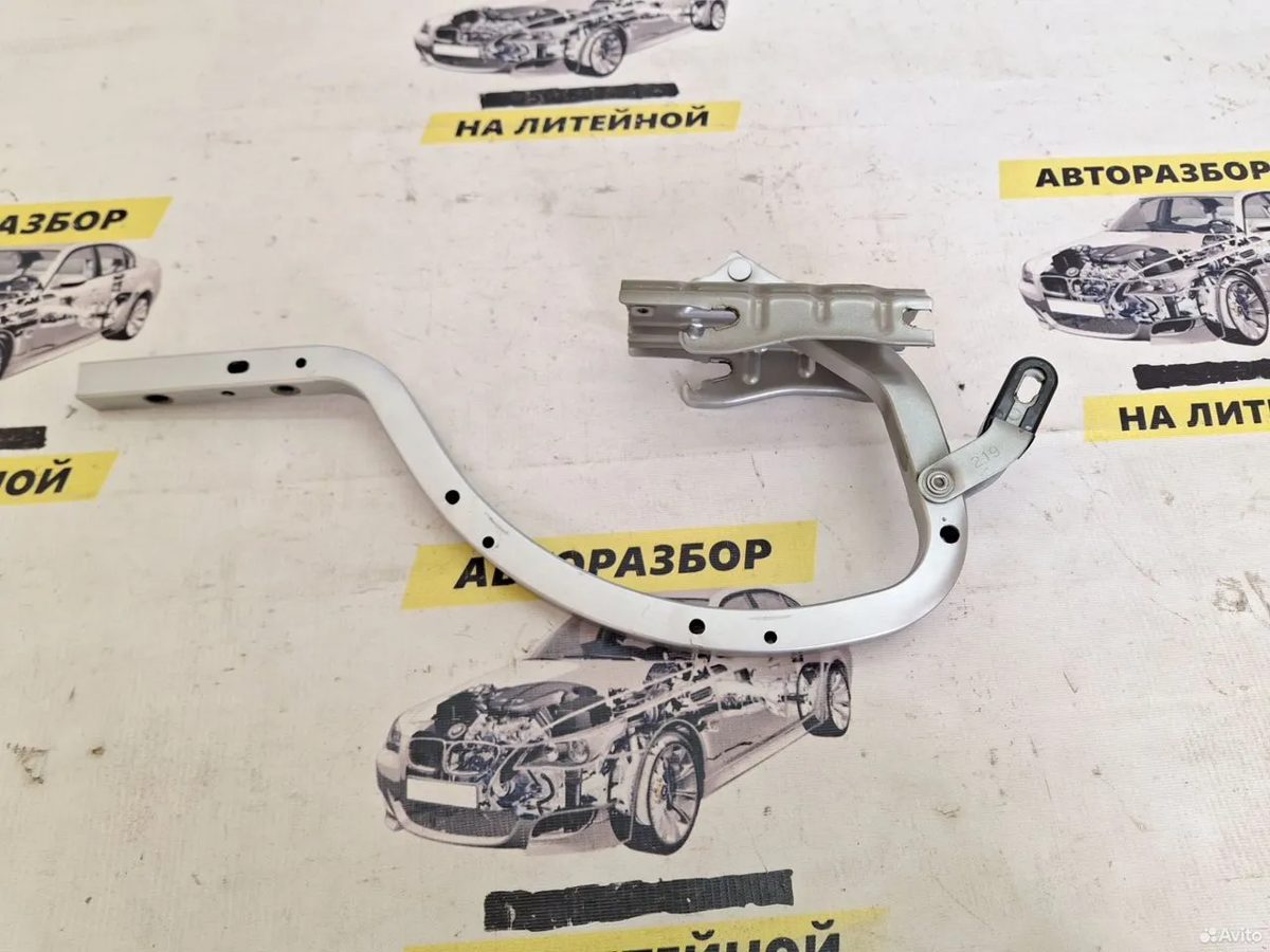 Петля крышки багажника правая Toyota Camry XV50