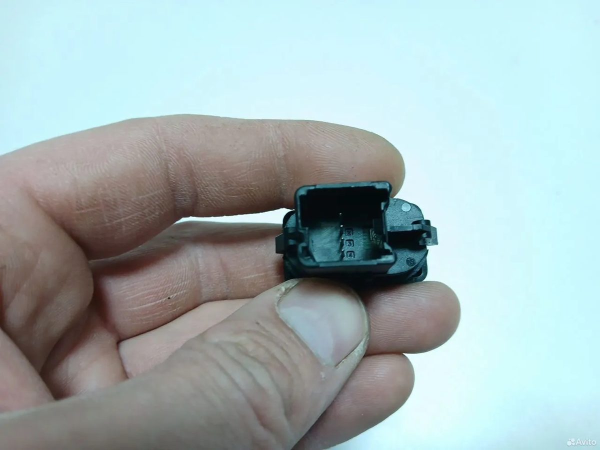 Кнопка стеклоподъемника Ford Focus 2 — фото 3