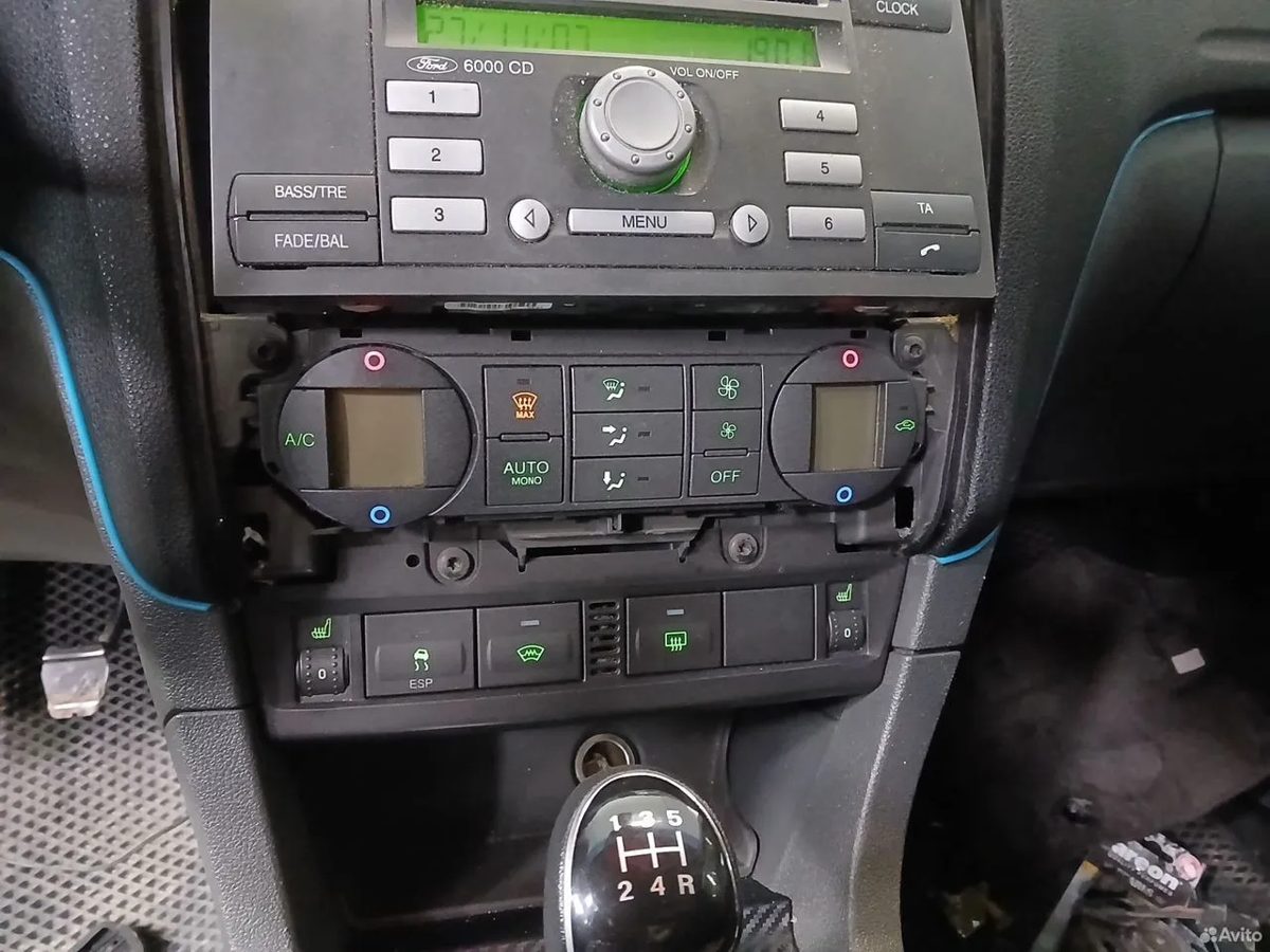 Кнопка обогрева лобового стекла Ford Focus 2 — фото 4