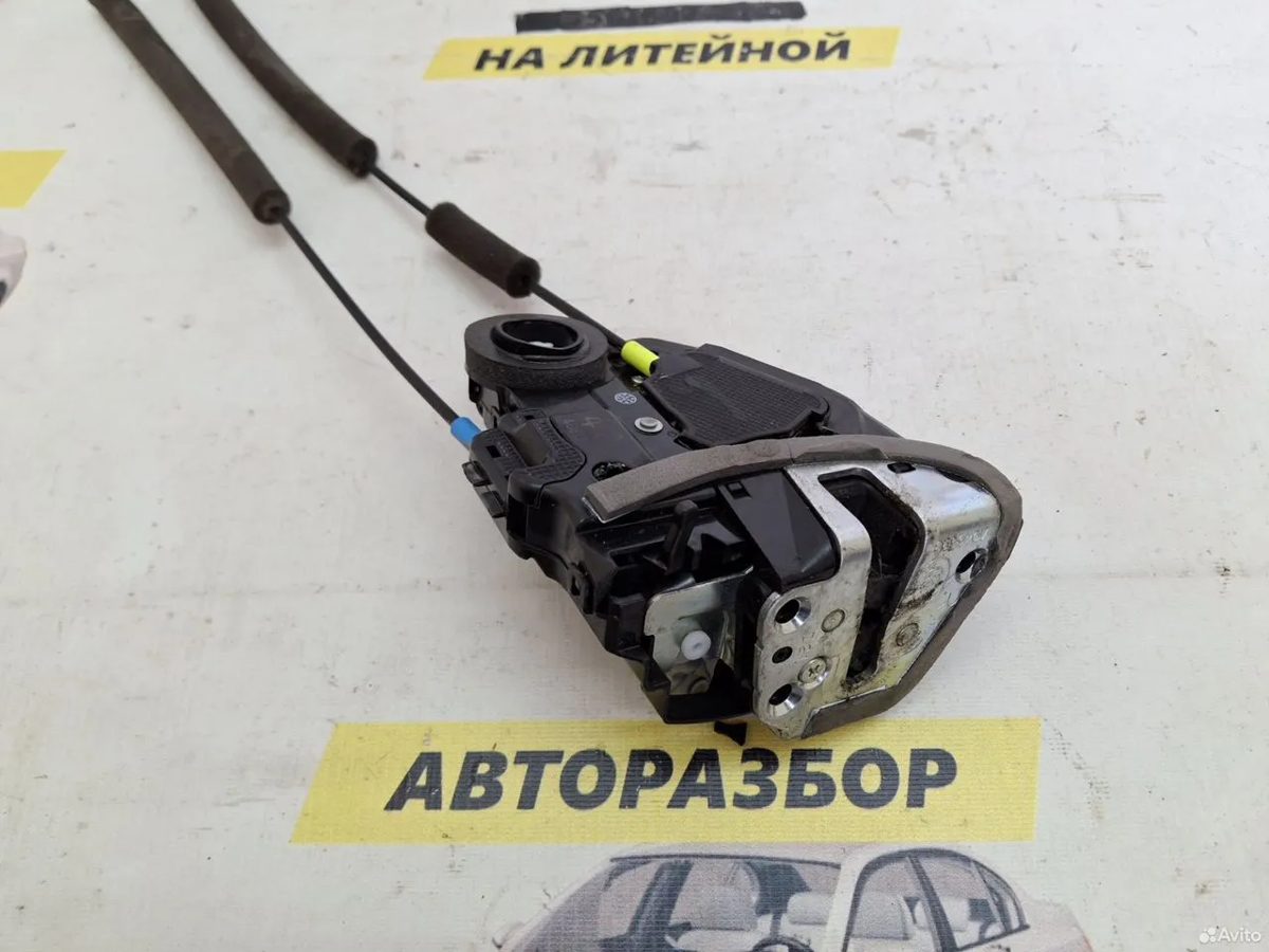 Замок двери задний правый Toyota Camry XV50