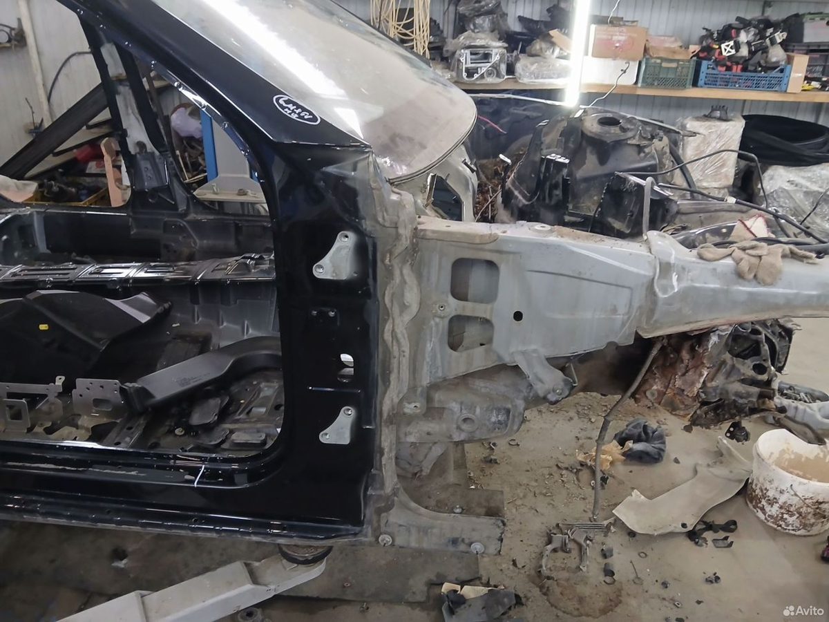 Стойка передняя правая Mercedes-Benz W221