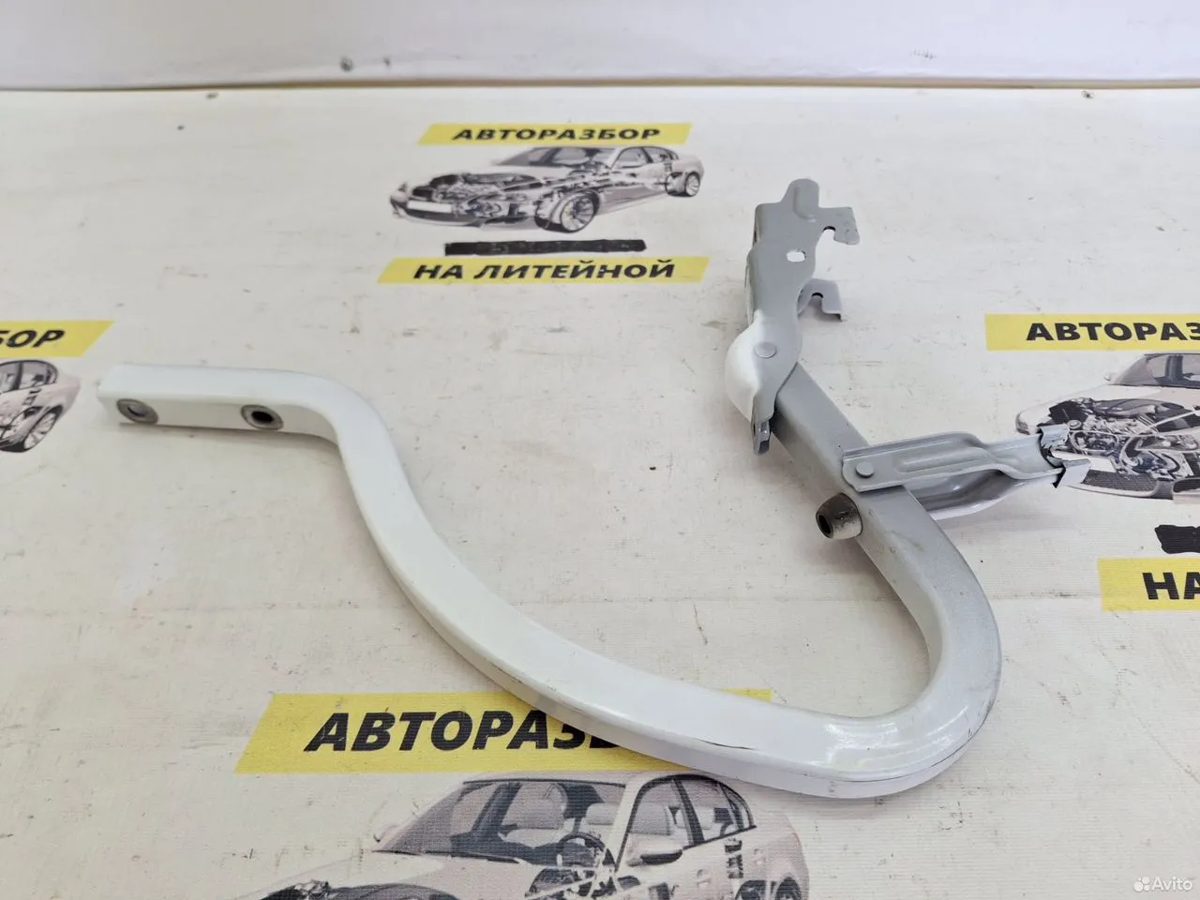Петля крышки багажника правая Kia Rio 4 — фото 4