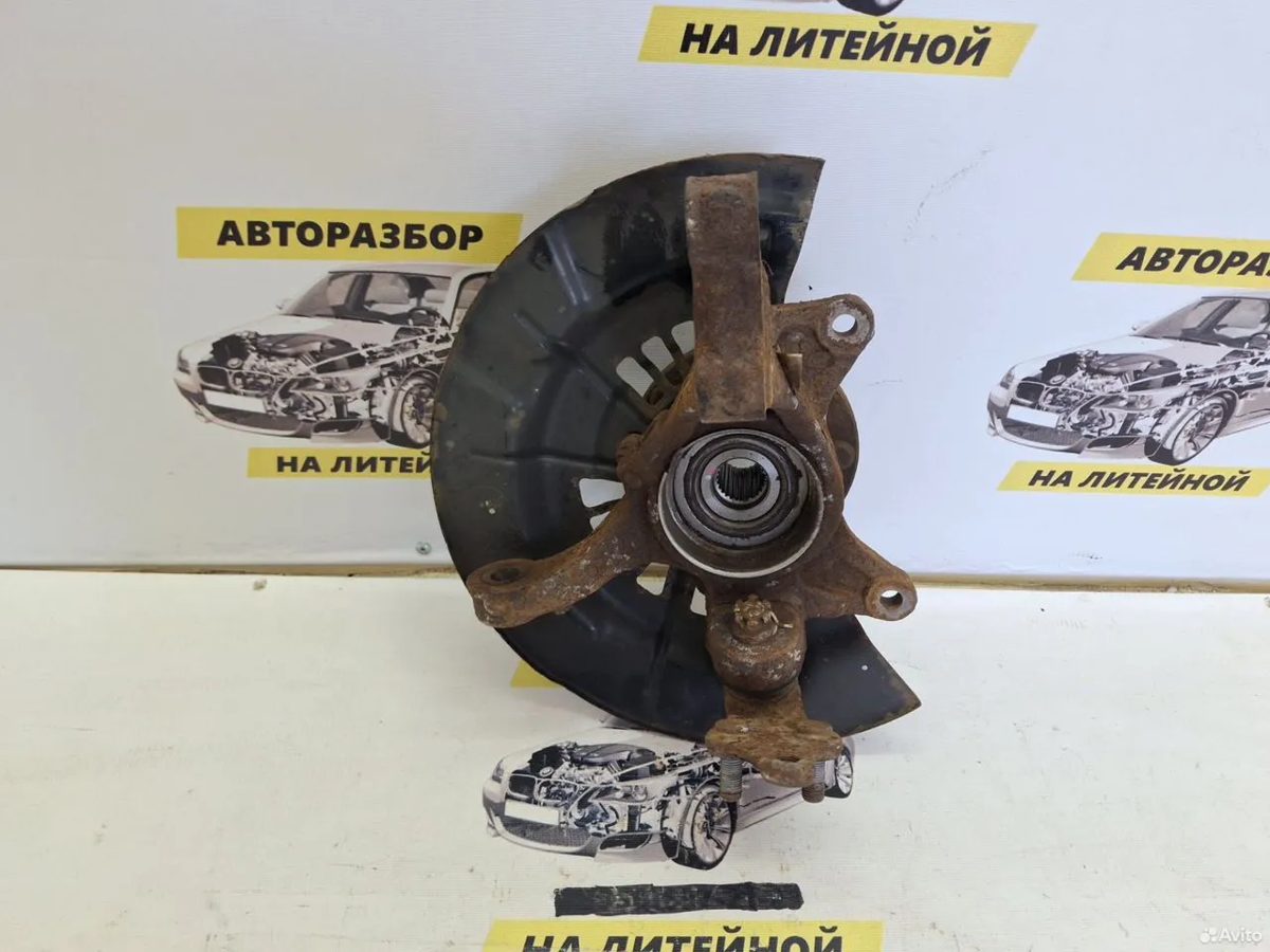 Кулак поворотный передний левый Toyota Camry XV50