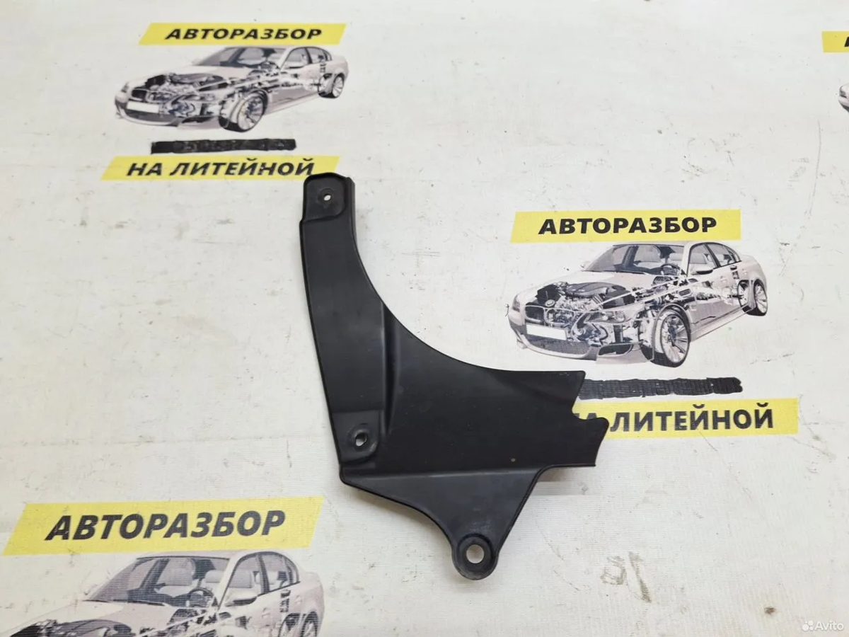 Пыльник двигателя левый Toyota Camry XV50