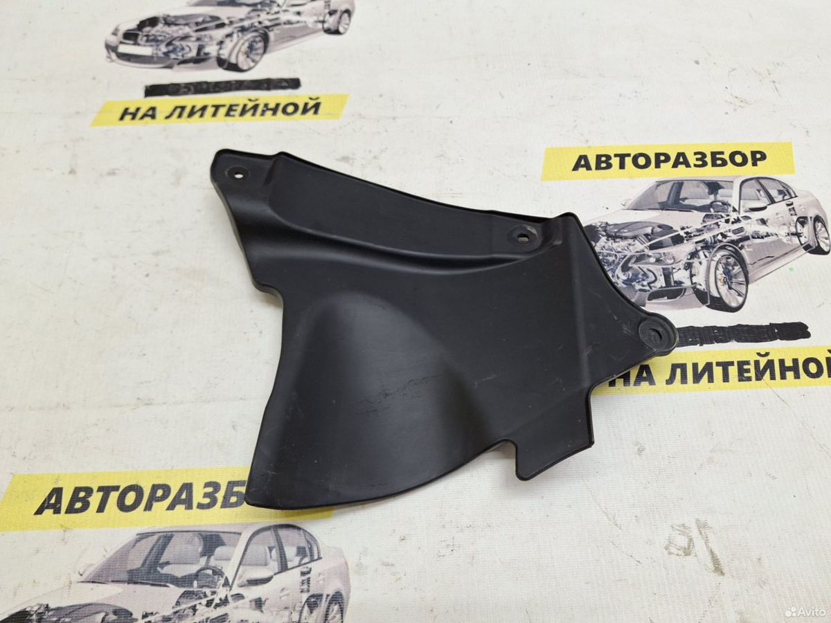Пыльник двигателя правый Toyota Camry XV50