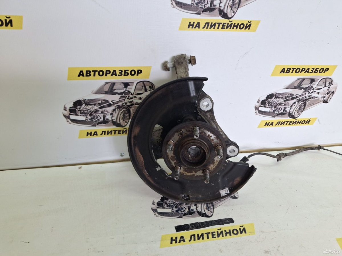 Кулак поворотный передний правый Opel Astra J