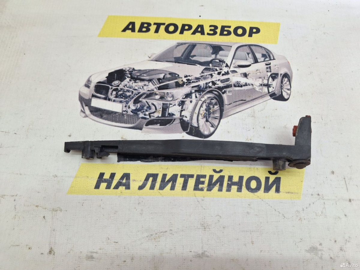 Кронштейн переднего бампера правый Opel Astra J