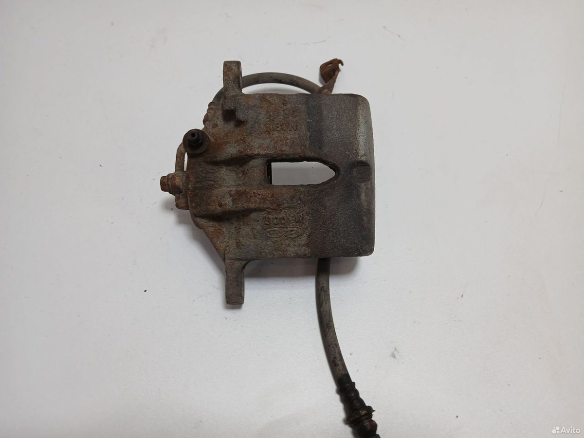 Суппорт передний левый Hyundai IX35 2011
