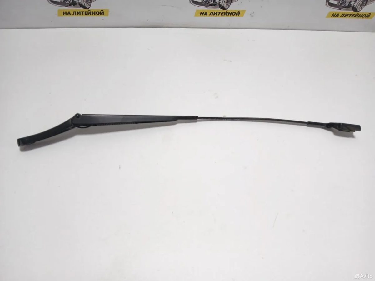 Поводок дворника правый VW Passat CC