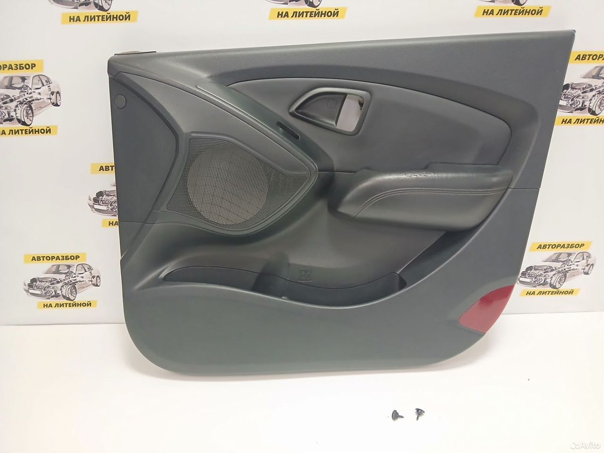 Обшивка двери передняя правая Hyundai IX35 2011
