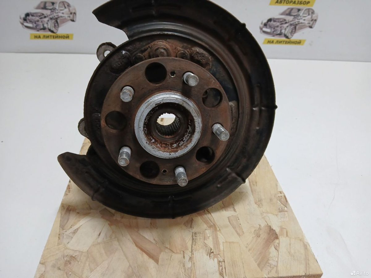 Кулак задний правый Hyundai IX35 2011